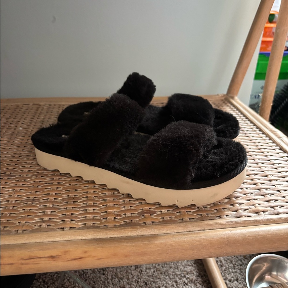 Koolaburra Black Furry Women's Slippers